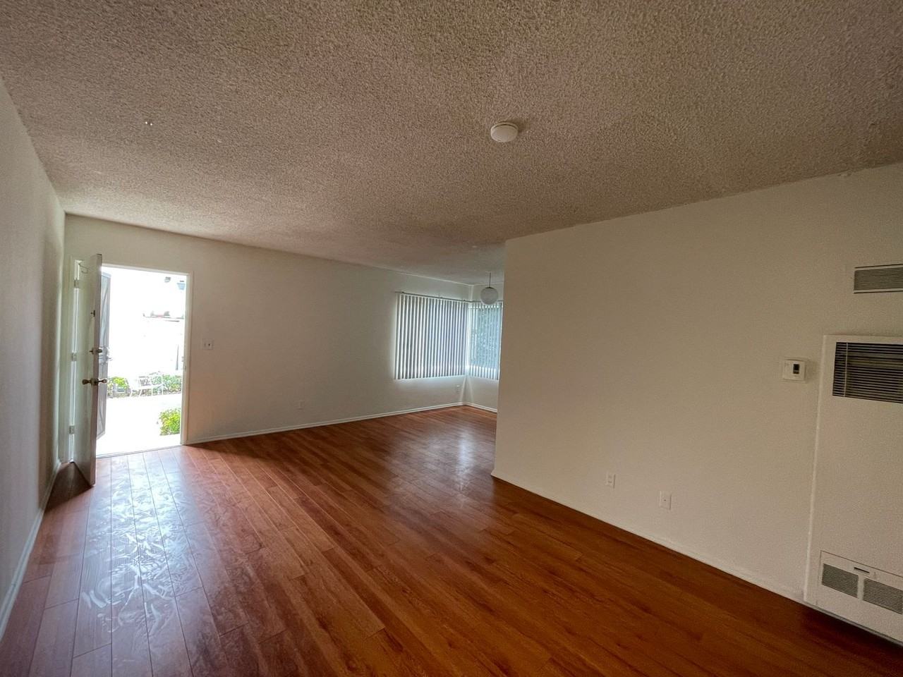 1243 26th St - Photo 3 of 19