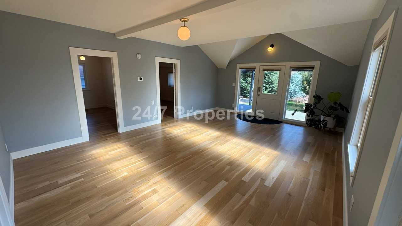 3223 Ne 73rd Ave - Photo 3 of 17