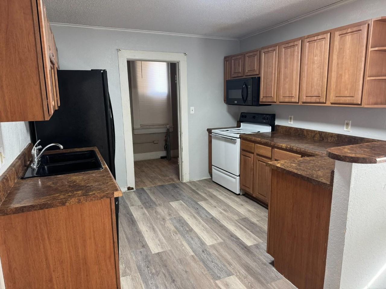 207 1/2 College Ave - Photo 3 of 10