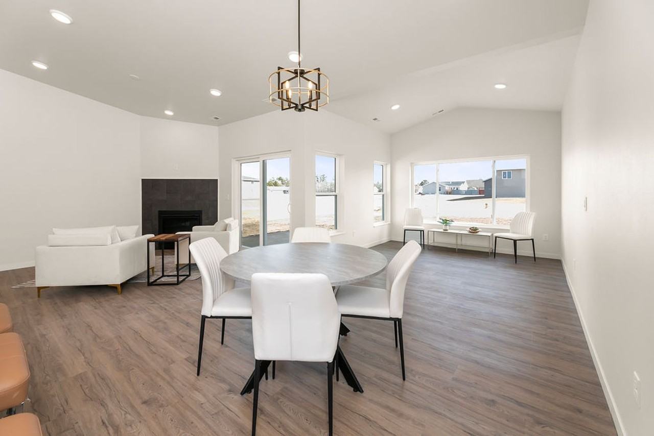 809 9th Ave Sw #B - Photo 4 of 11