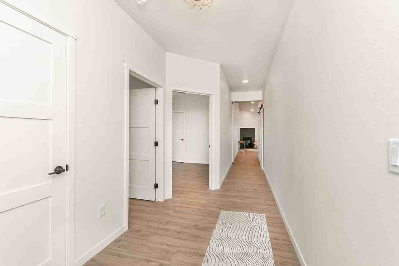 809 9th Ave Sw #B - Photo 6 of 11