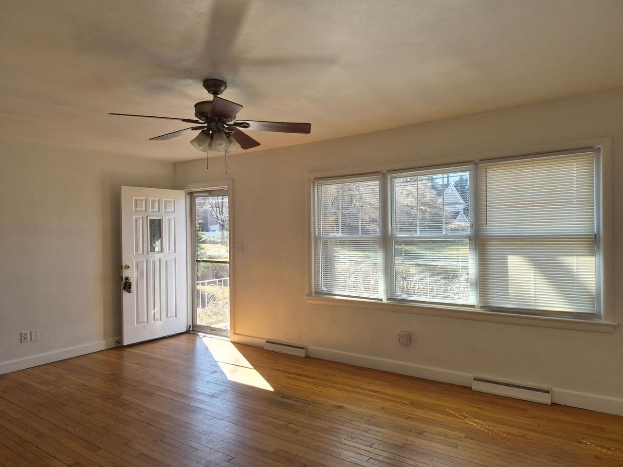 2950 N Lynnhaven Rd - Photo 6 of 15