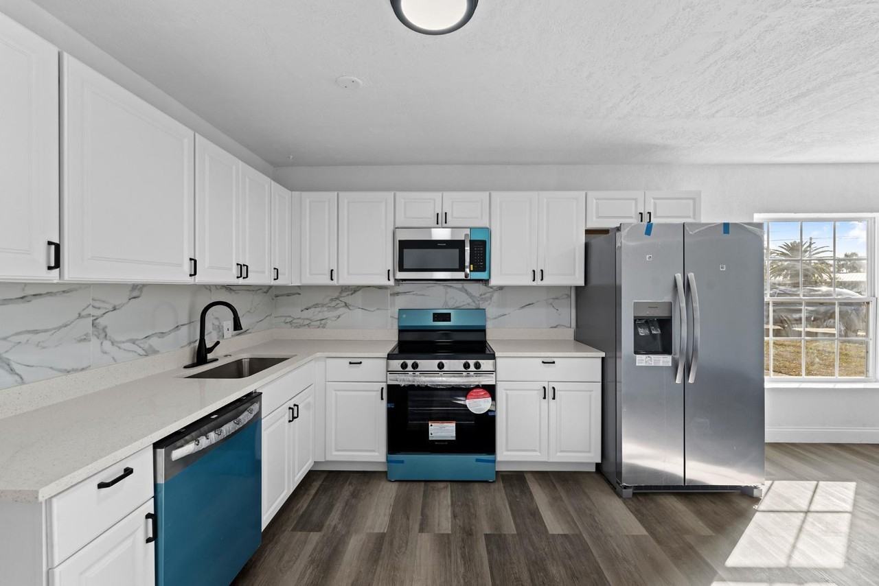 585 Lindley Ter - Photo 4 of 29