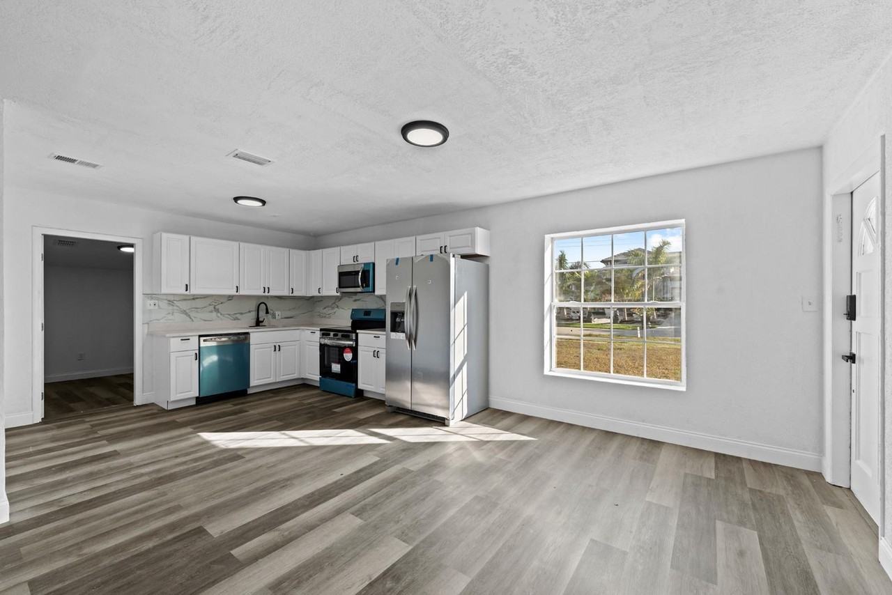 585 Lindley Ter - Photo 5 of 29