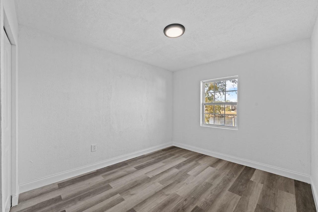 585 Lindley Ter - Photo 7 of 29