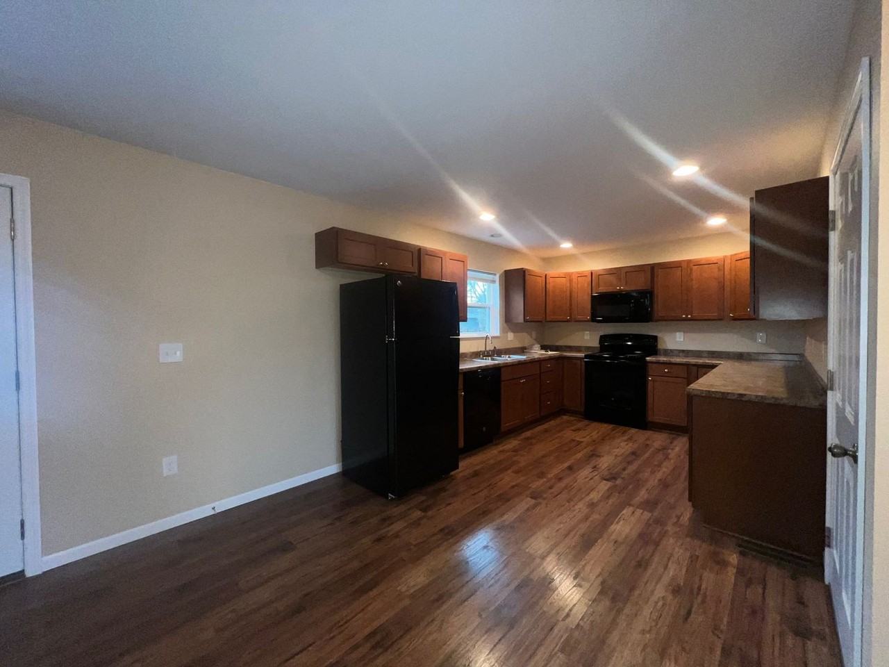 642 22nd St N - Photo 3 of 12