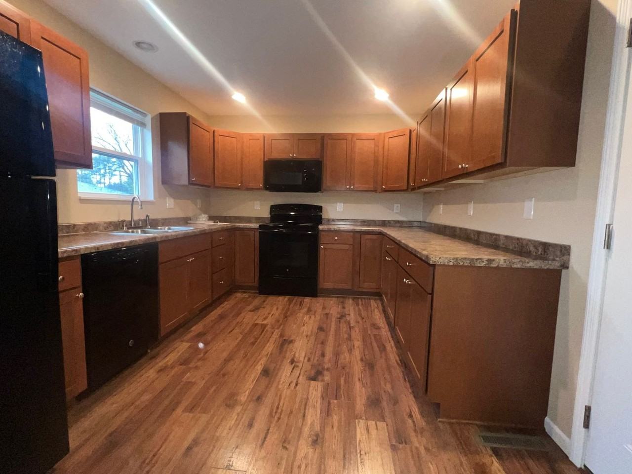 642 22nd St N - Photo 4 of 12