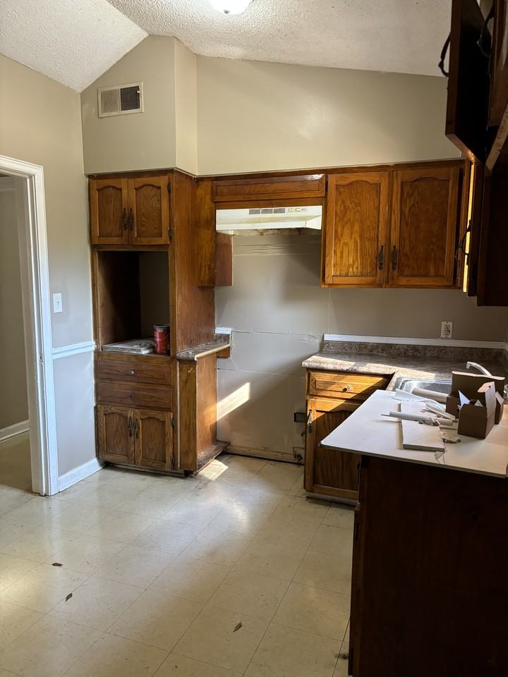 612 10th Ave #1 - Photo 2 of 10