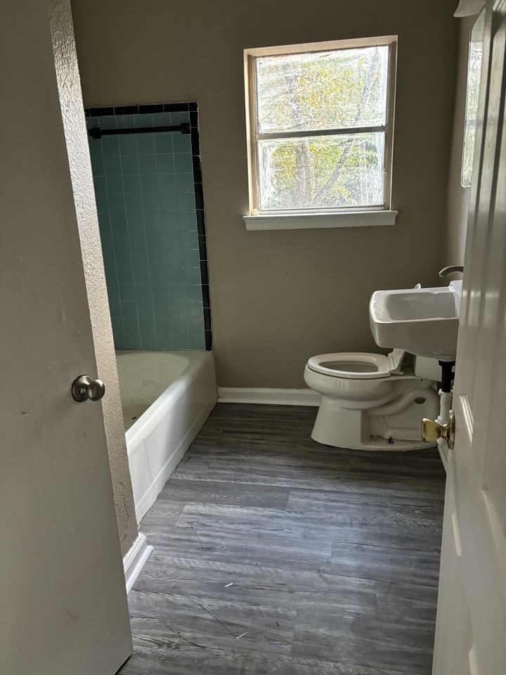 612 10th Ave #1 - Photo 3 of 10