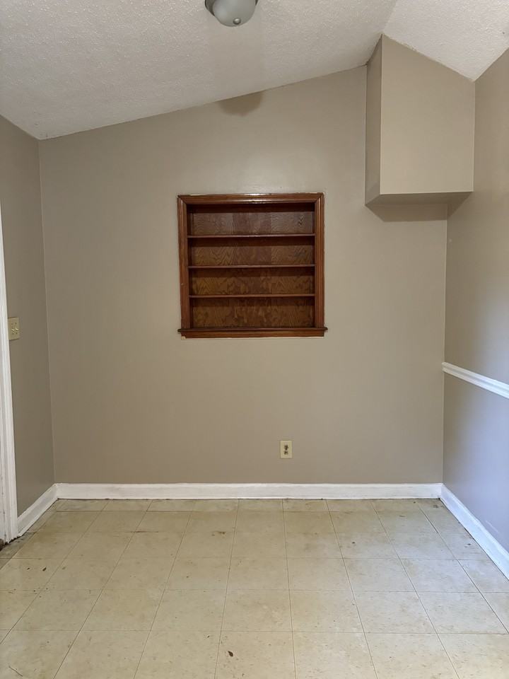 612 10th Ave #1 - Photo 4 of 10