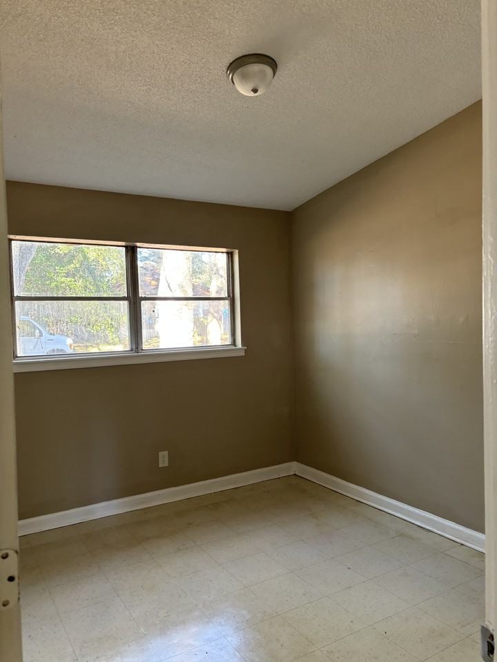 612 10th Ave #1 - Photo 7 of 10