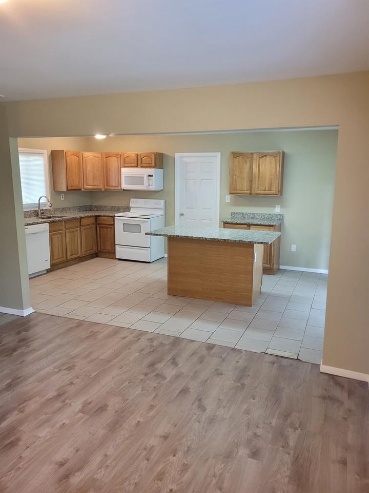 47 Holstone Ln #1 - Photo 3 of 28