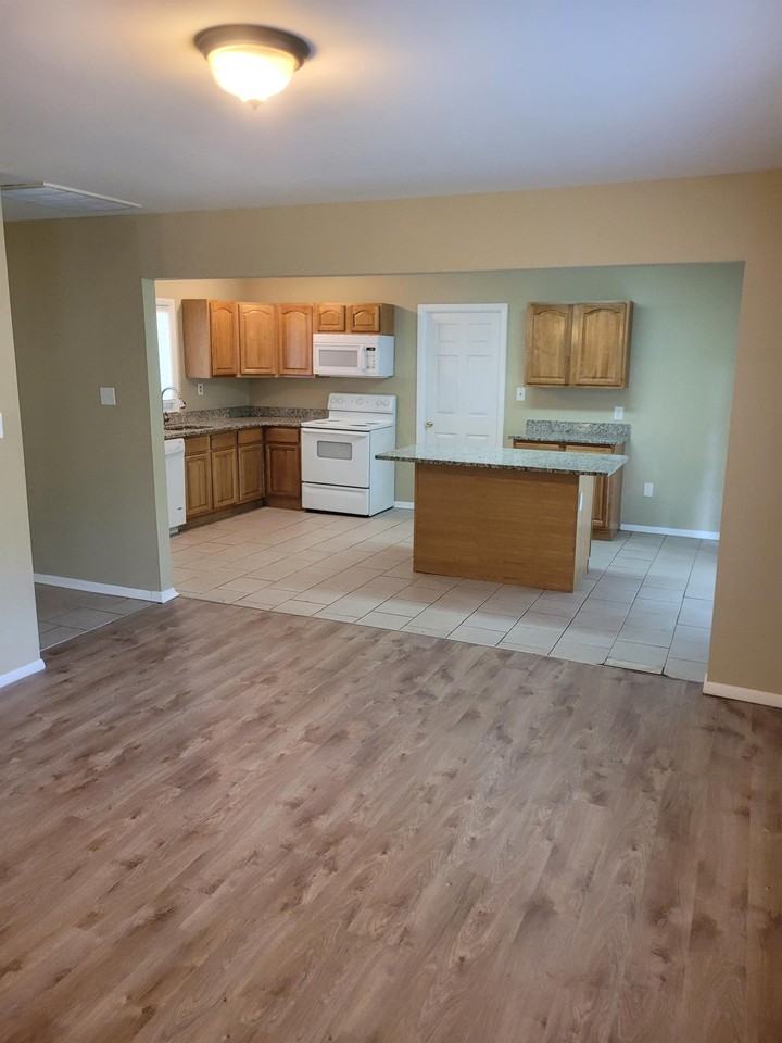 47 Holstone Ln #1 - Photo 4 of 28