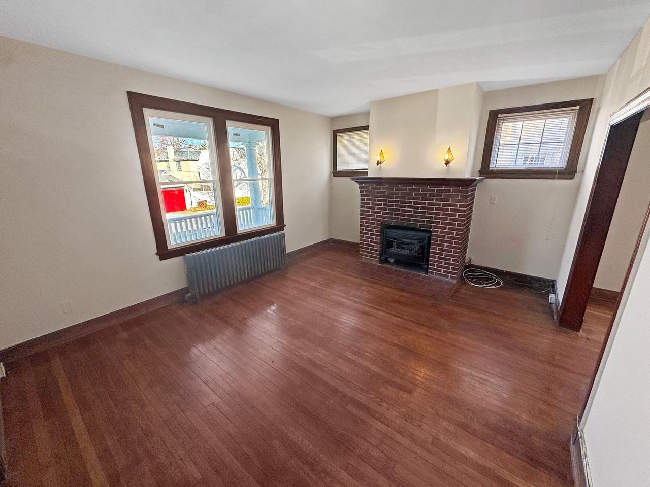 2806 Hawthorne Avenue - Photo 2 of 30