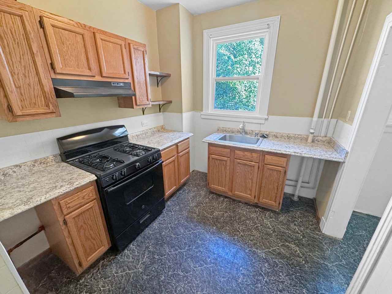 2806 Hawthorne Avenue - Photo 3 of 30