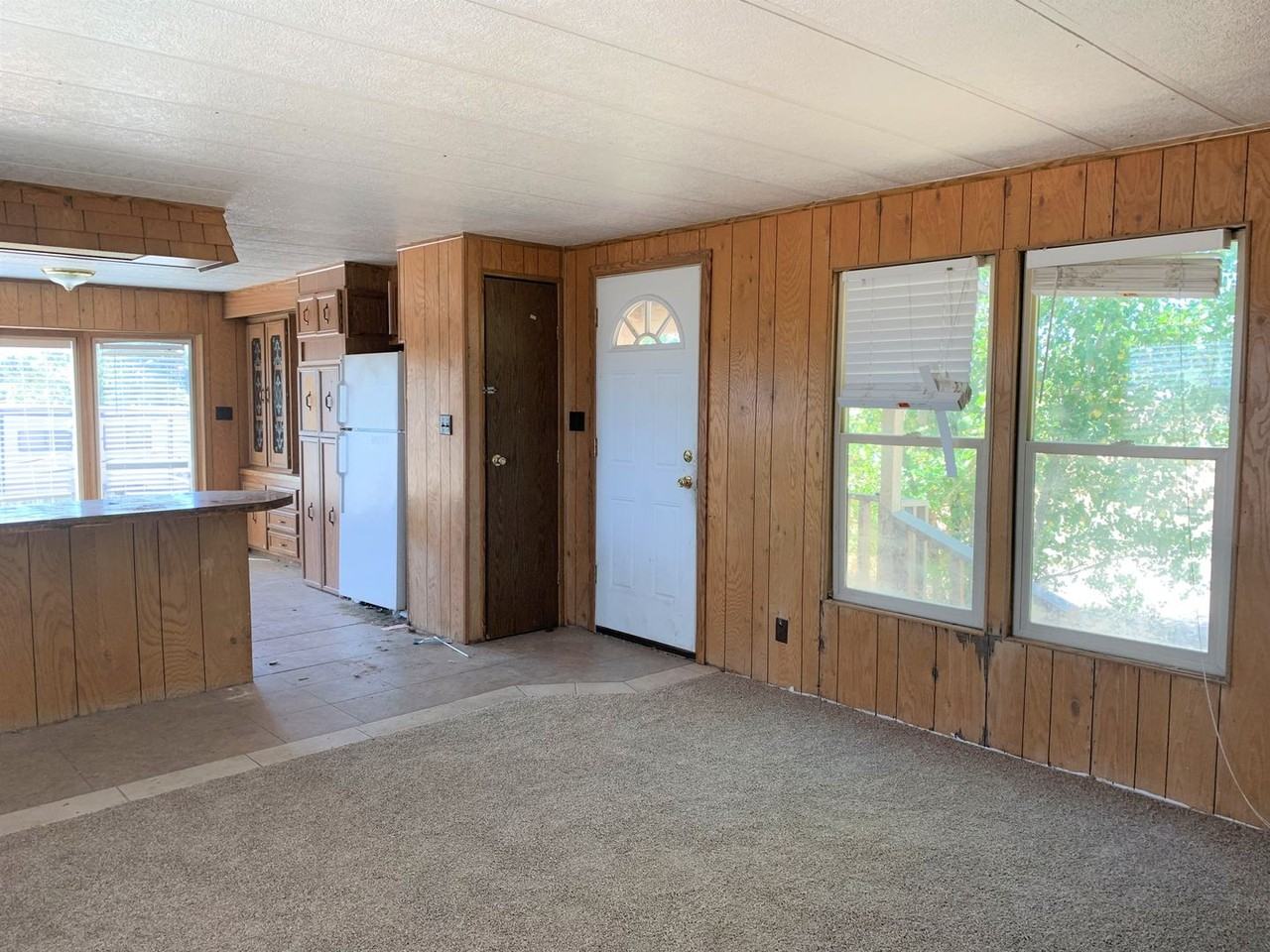 472 Tiffany Dr - Photo 5 of 6