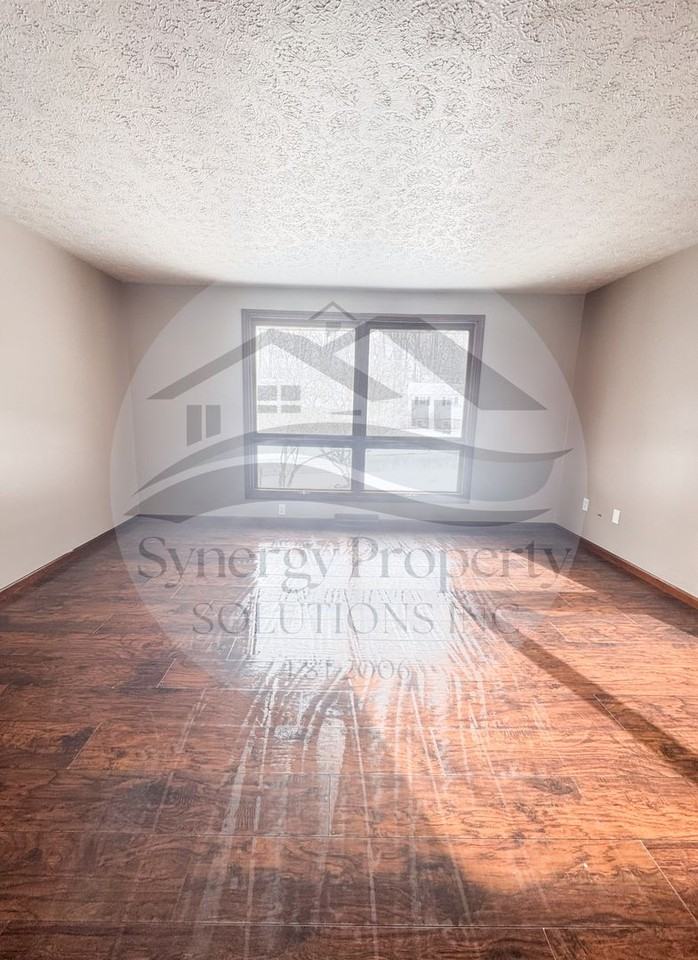 745 Carol Ln - Photo 4 of 22