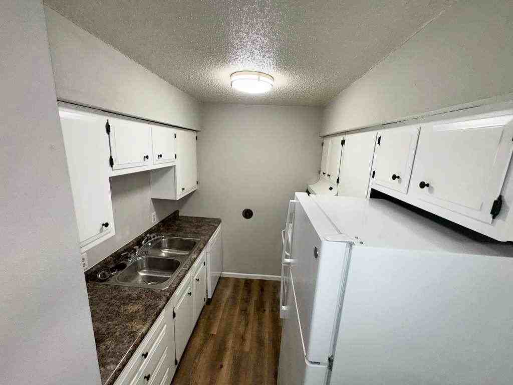 1014 E Main St - Photo 2 of 20