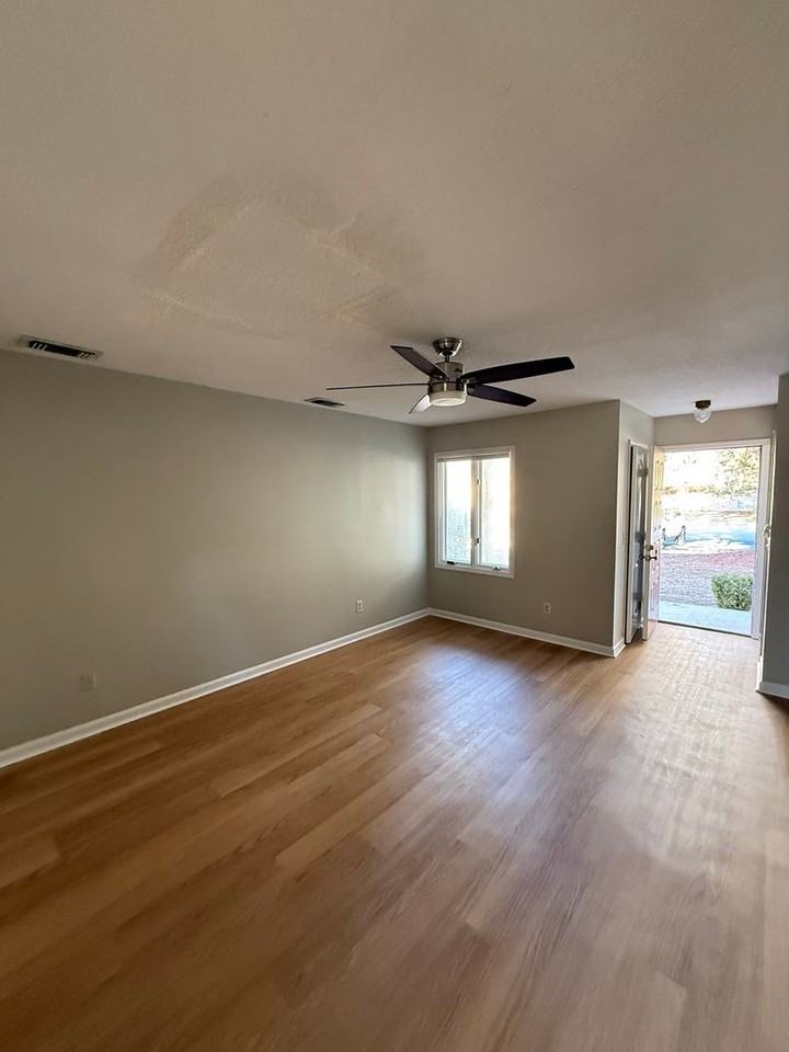 2 Woodrum Pl - Photo 5 of 13