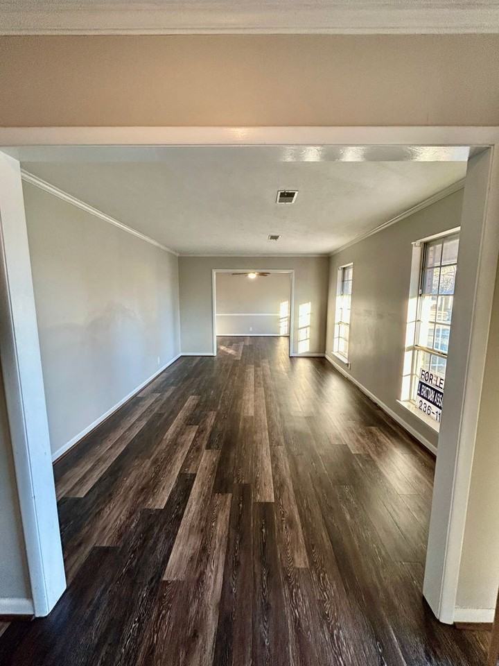 1825 Edwardian Way - Photo 3 of 26