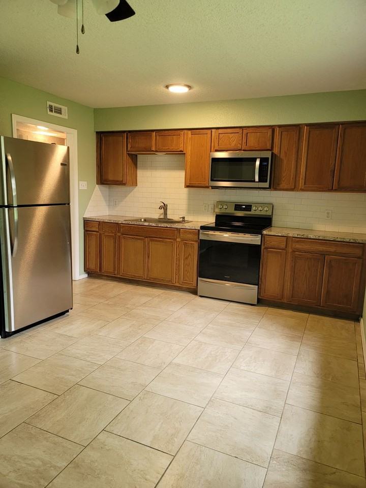 1028 Chitwood St - Photo 6 of 17