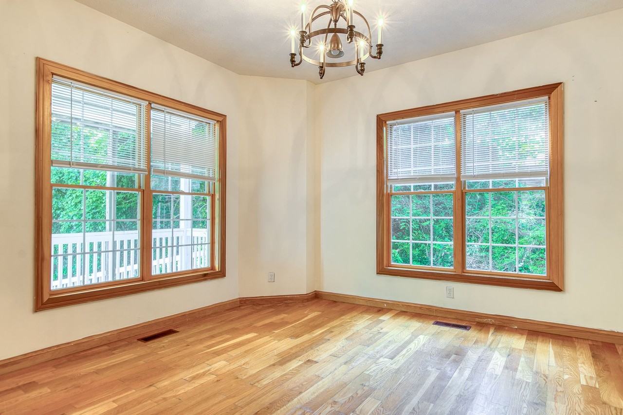 1305 Lawrence St - Photo 5 of 34