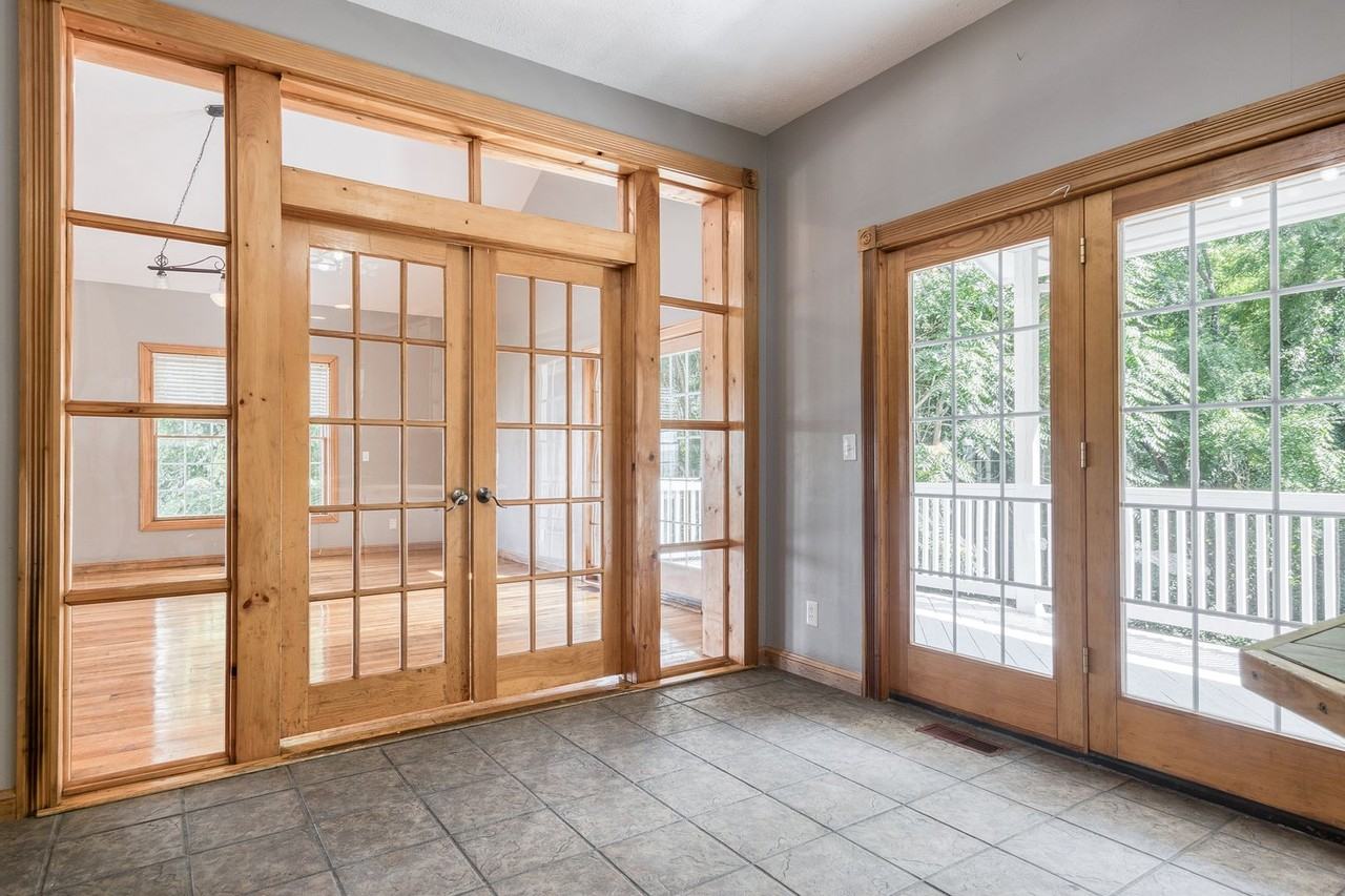 1305 Lawrence St - Photo 6 of 34