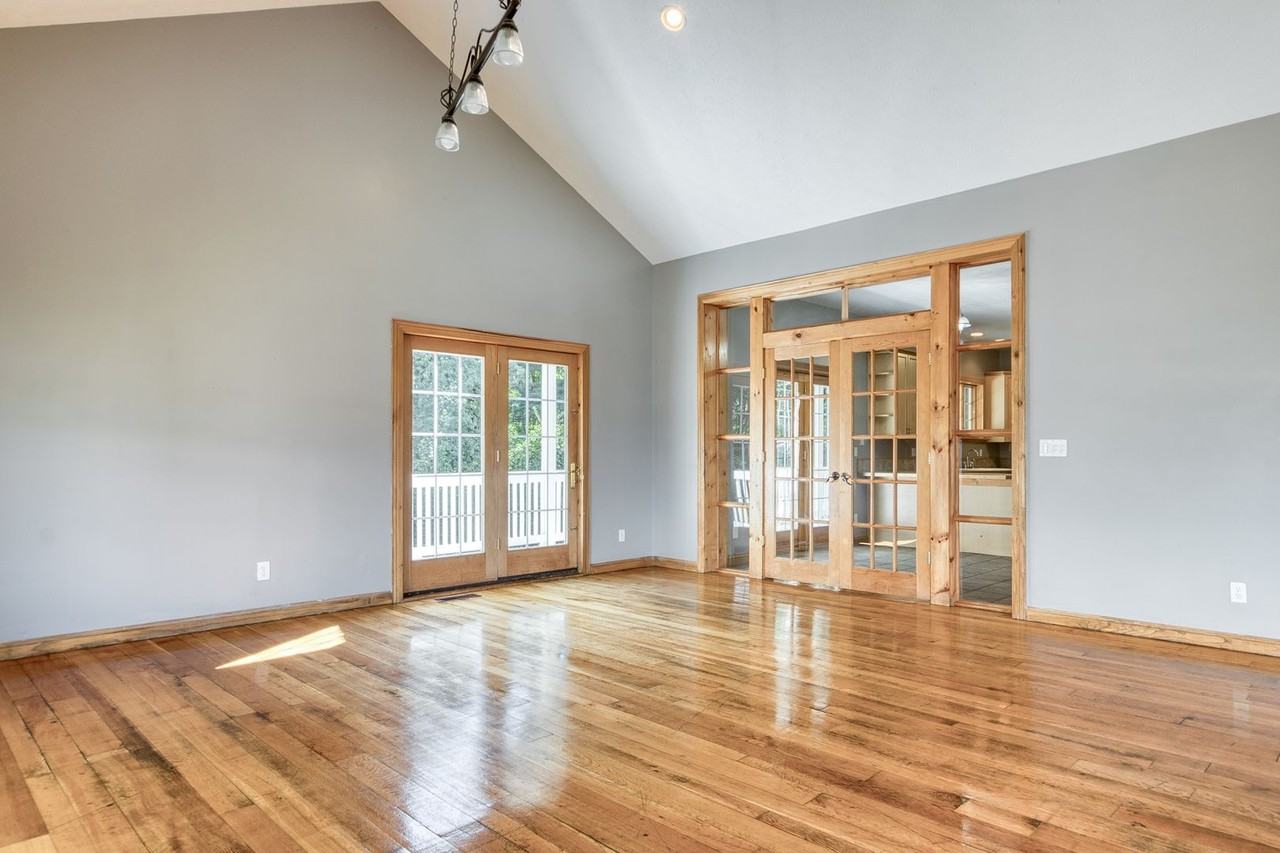 1305 Lawrence St - Photo 7 of 34