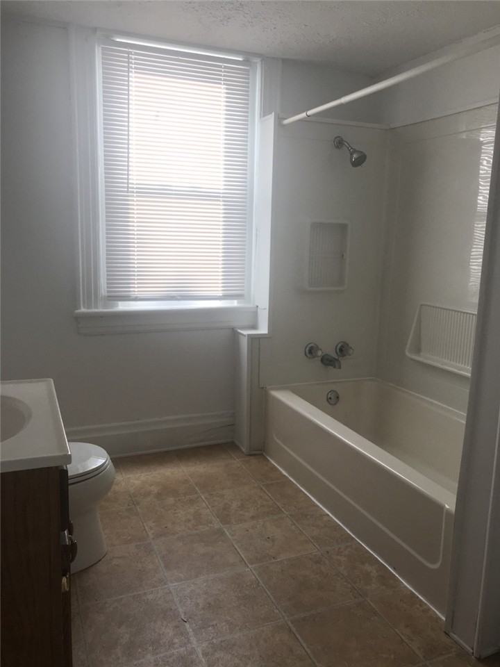 212 N Clymer Ave - Photo 5 of 9