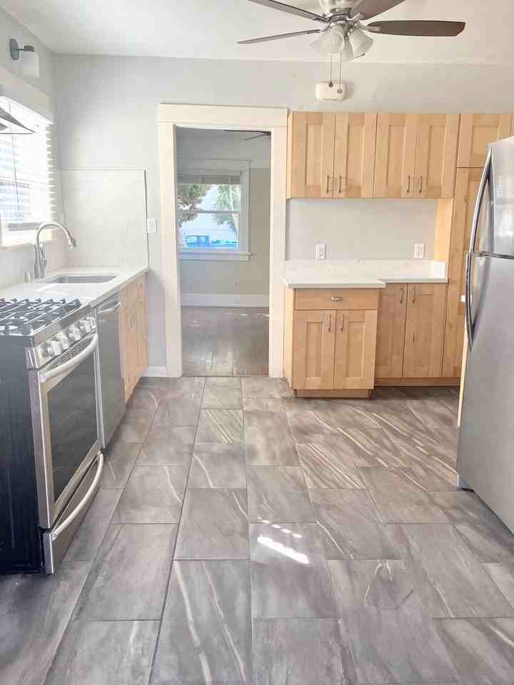 3282 Meade Ave - Photo 4 of 10