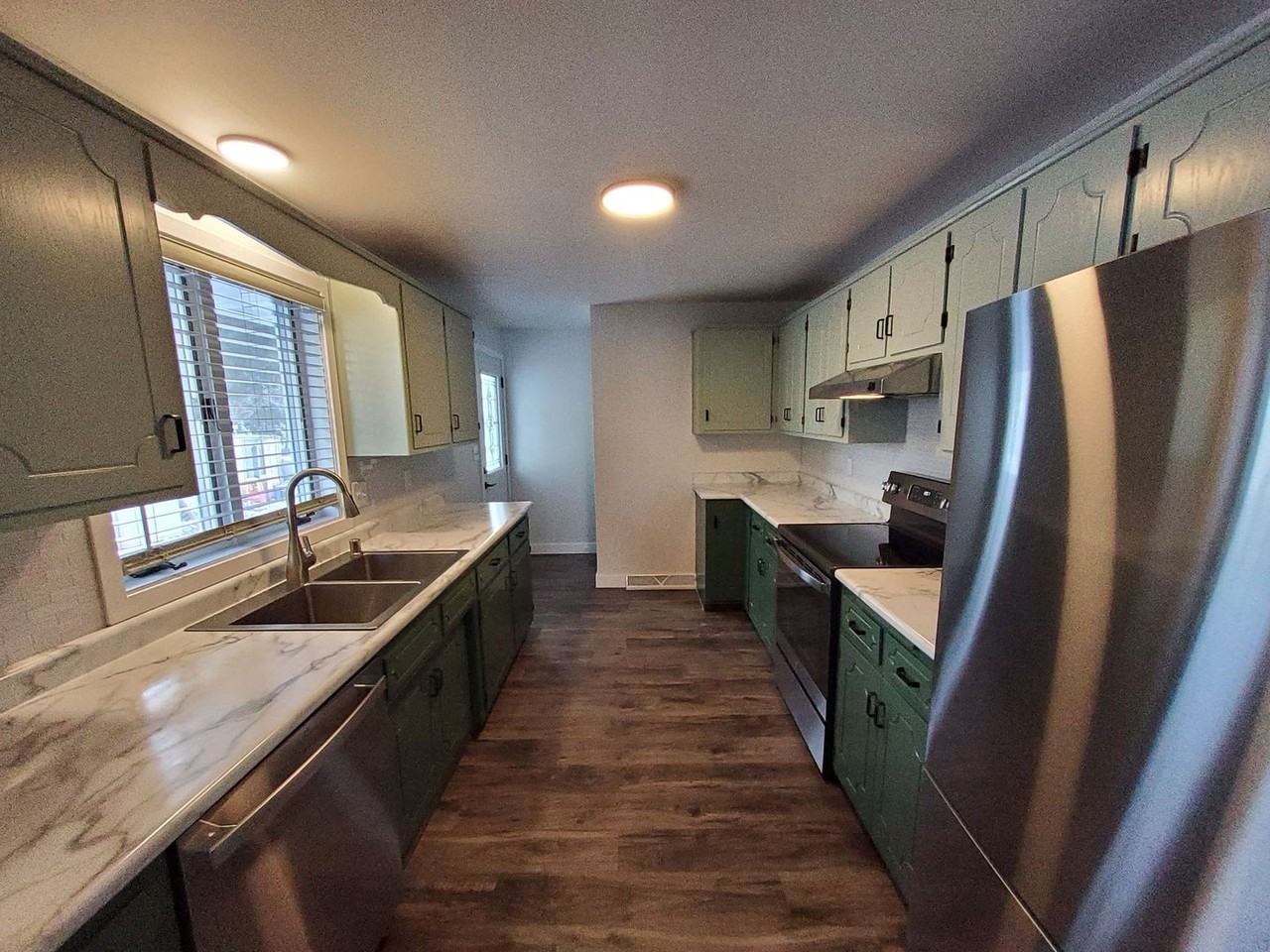 1824 S Jefferson St - Photo 3 of 17