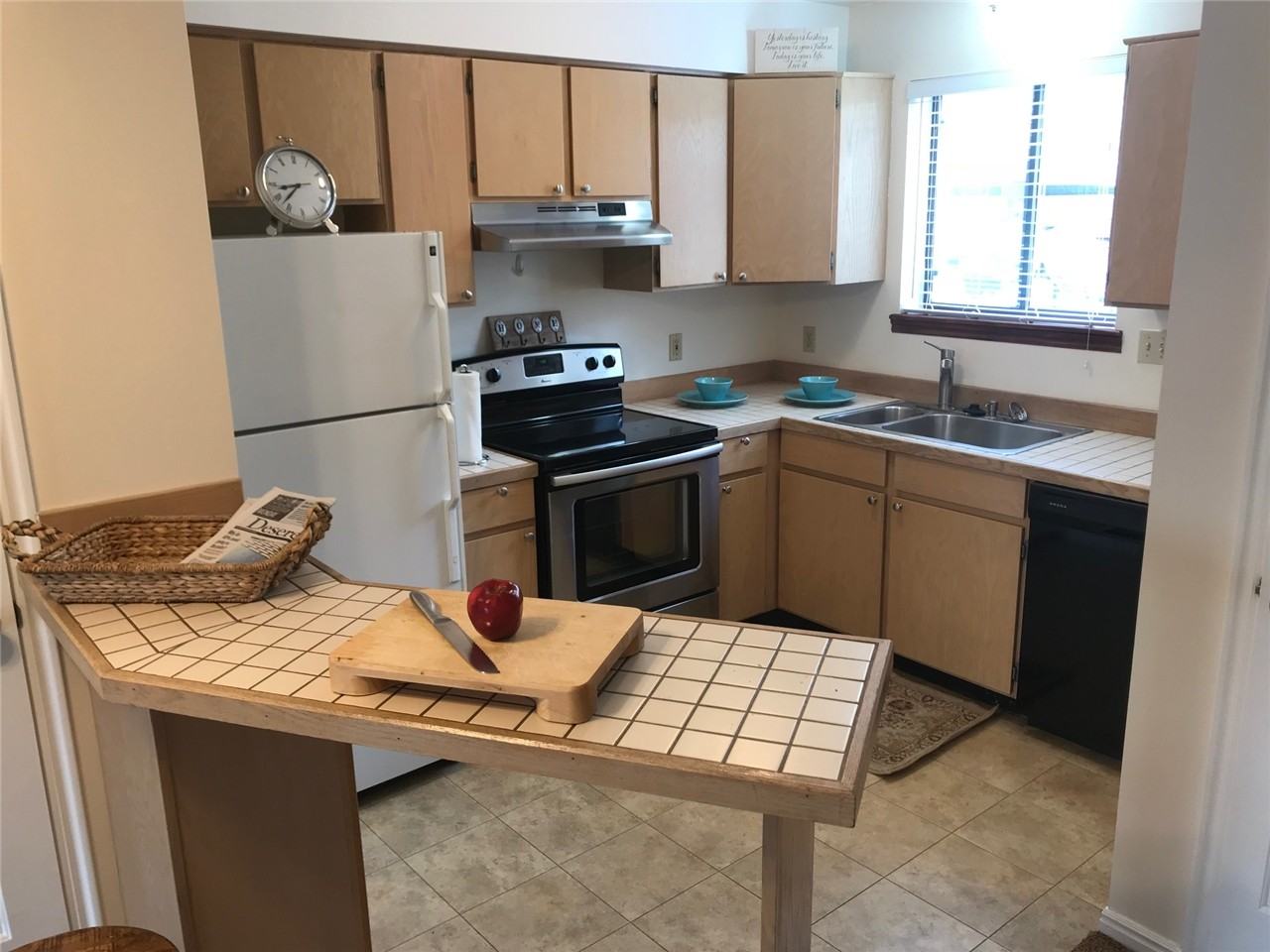 760 Eastside Dr #B - Photo 4 of 14