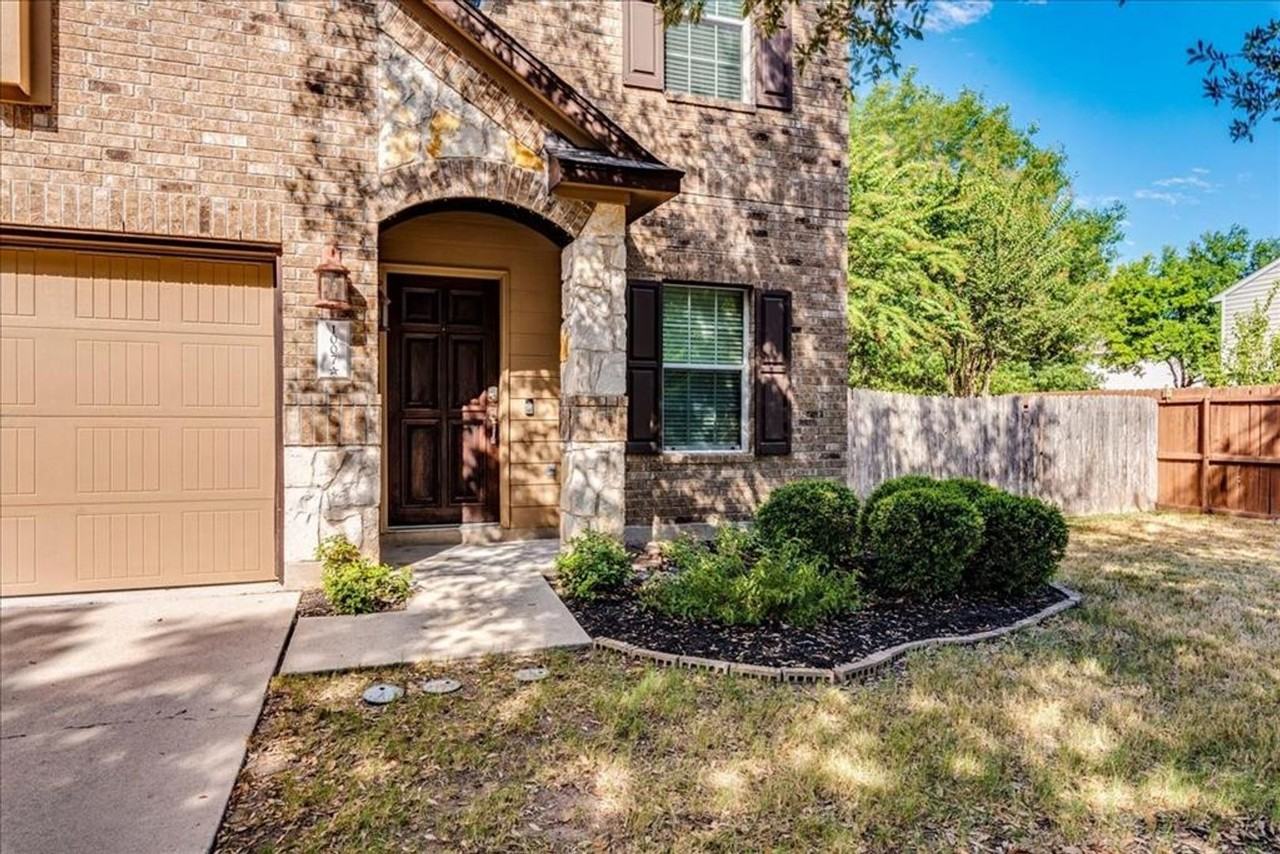 1007 Hometown Pkwy - Photo 2 of 23