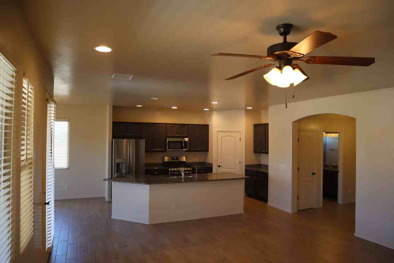 2300 Piccadilly Dr - Photo 4 of 40