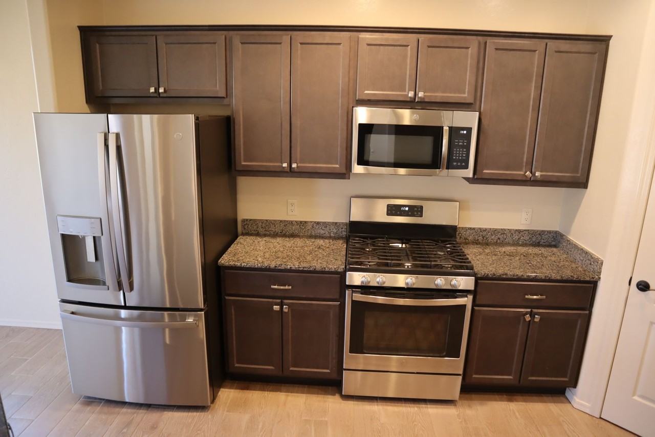 2300 Piccadilly Dr - Photo 5 of 40