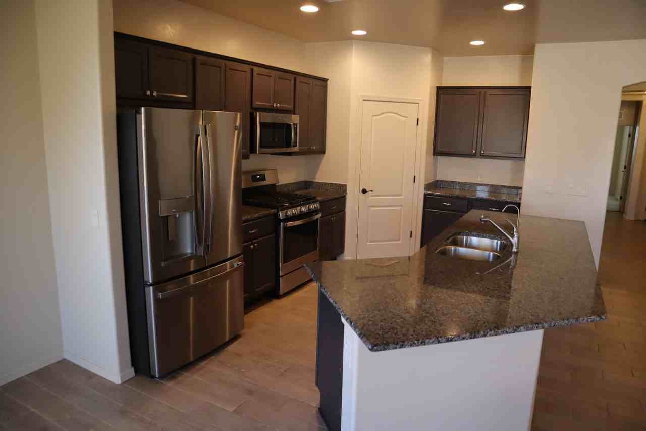 2300 Piccadilly Dr - Photo 6 of 40