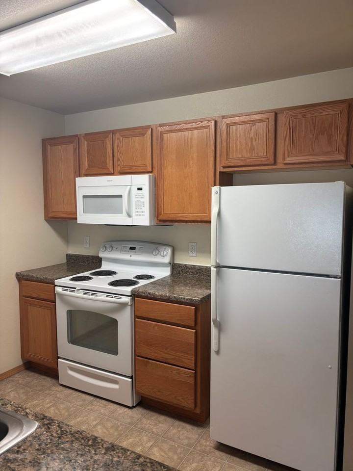 Cottonwood Terrace Apartments - Photo 3 of 4