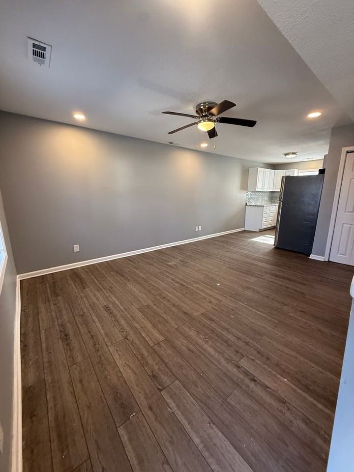 3207 E 20th St - Photo 2 of 8