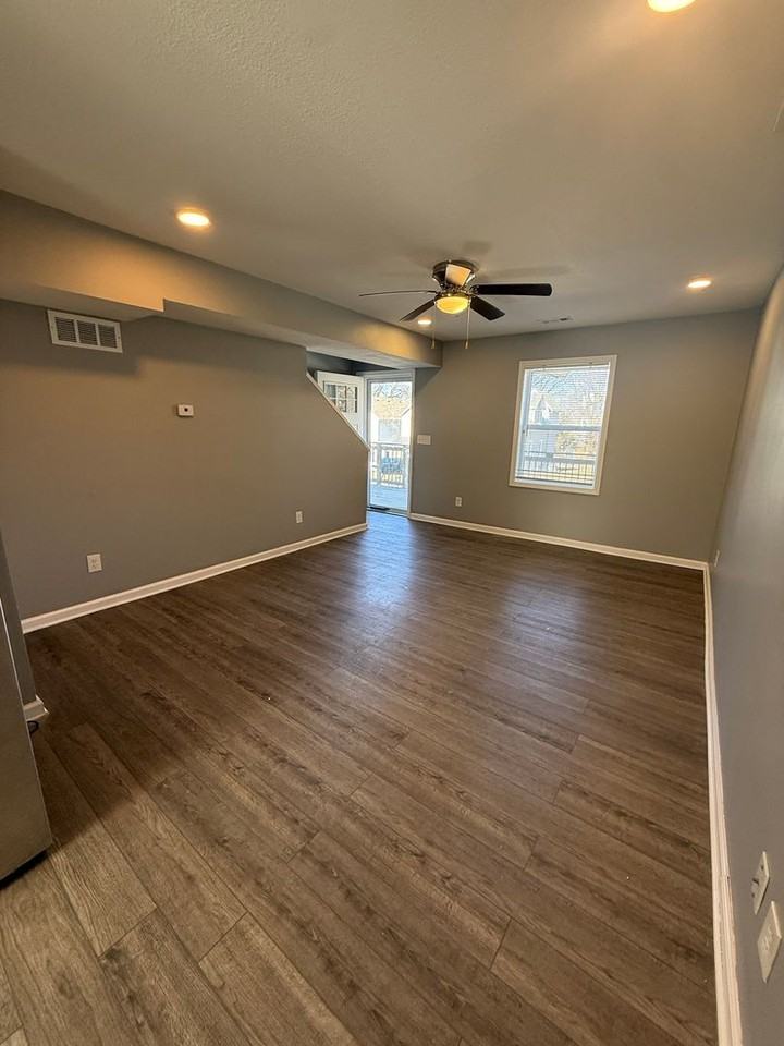 3207 E 20th St - Photo 3 of 8