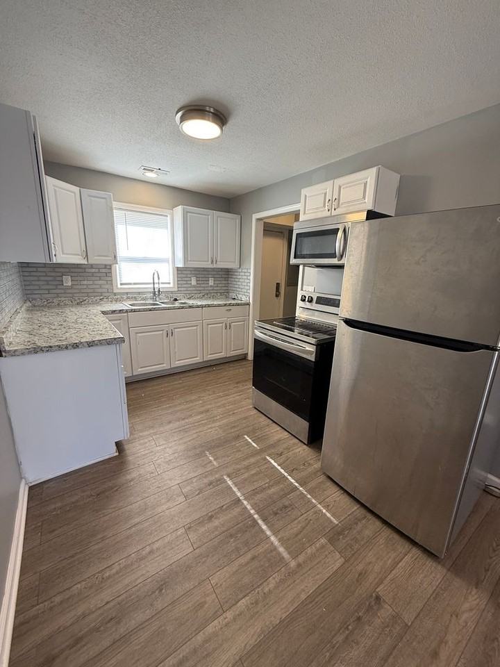 3207 E 20th St - Photo 4 of 8