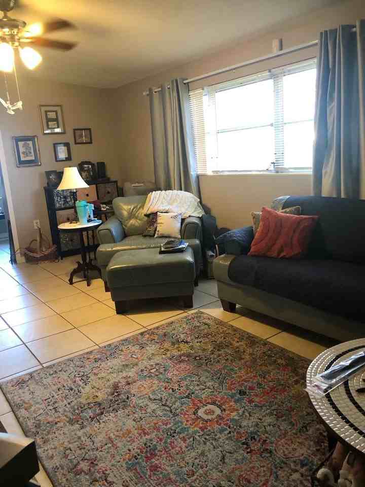 2709 10th St - Photo 4 of 11