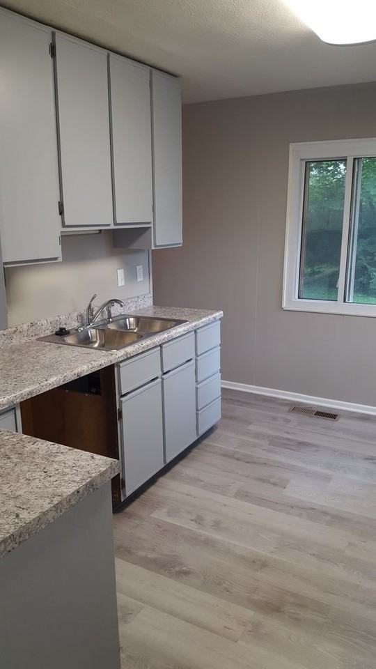 2417 Crestview Ct - Photo 5 of 18