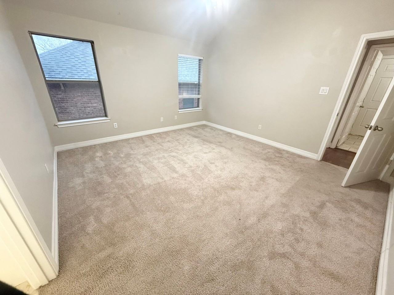 10736 Westhaven Cir - Photo 4 of 22