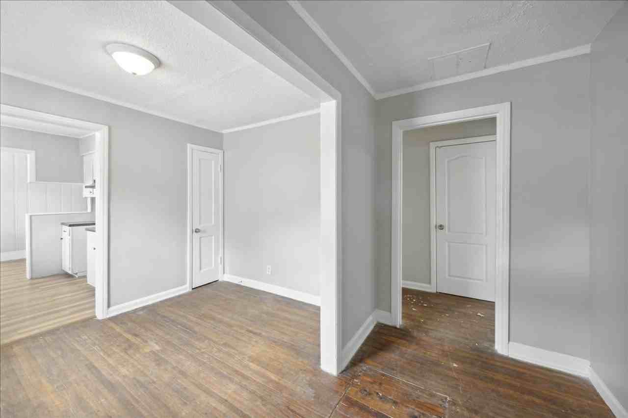 2724 Steele St - Photo 6 of 26