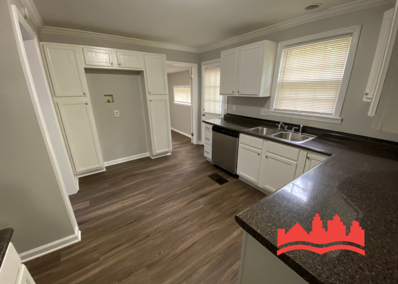 956 Goodman St - Photo 6 of 17