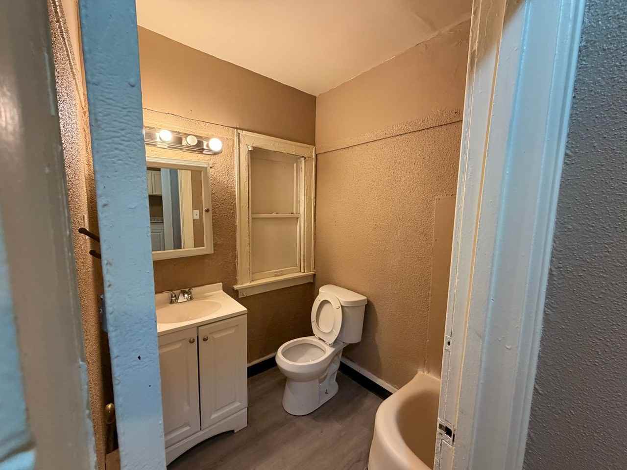 3921 N 17th St - Photo 3 of 4