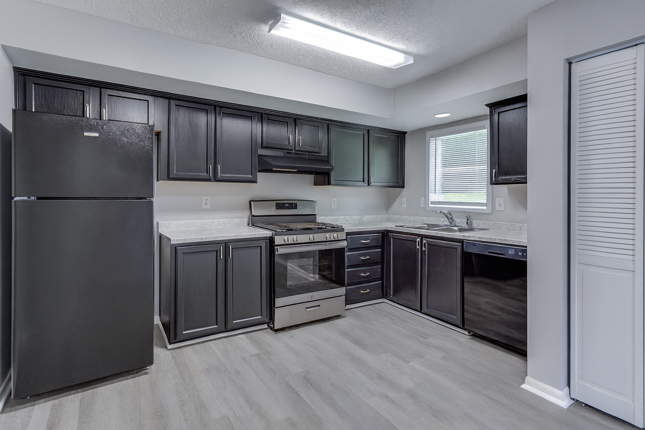 238 E Southern Ave - Photo 4 of 10