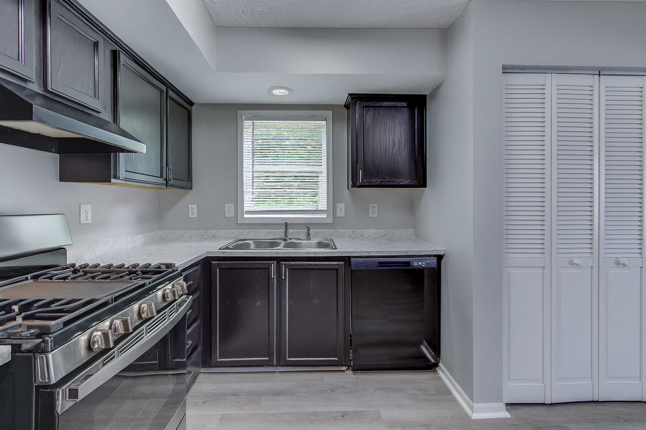 238 E Southern Ave - Photo 5 of 10