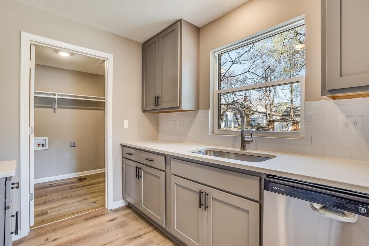 1832 S Washington Ave - Photo 6 of 16