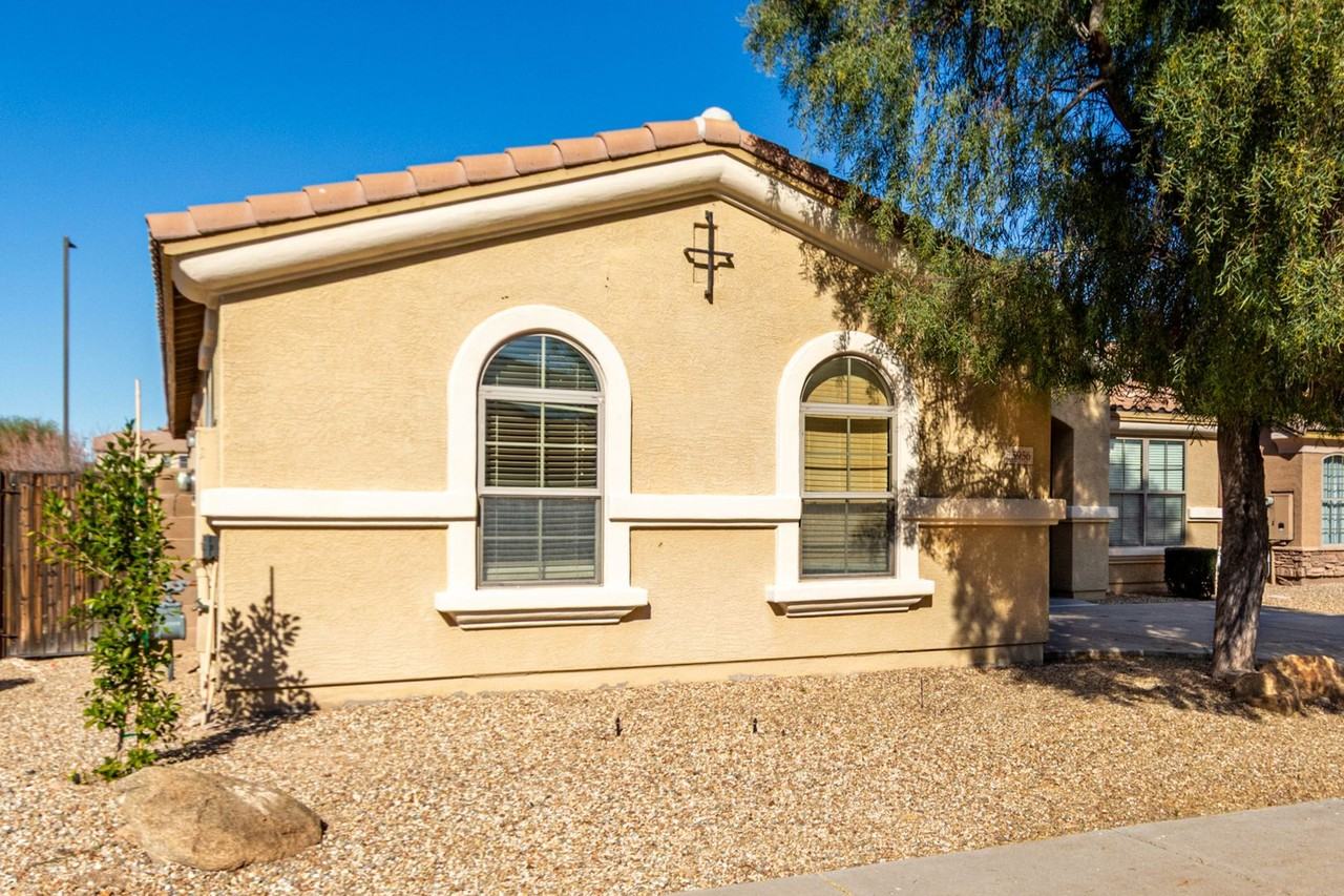 15956 W Cocopah St - Photo 3 of 37